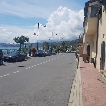 Casa Mare - Bilocale Sul Lungomare Di Santo Stefano al Mare