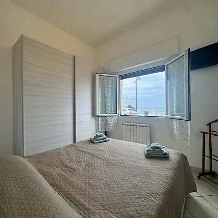 Casa Mare - Bilocale Sul Lungomare Di * Santo Stefano al Mare