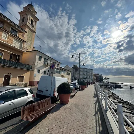 Casa Mare - Bilocale Sul Lungomare Di Apartment