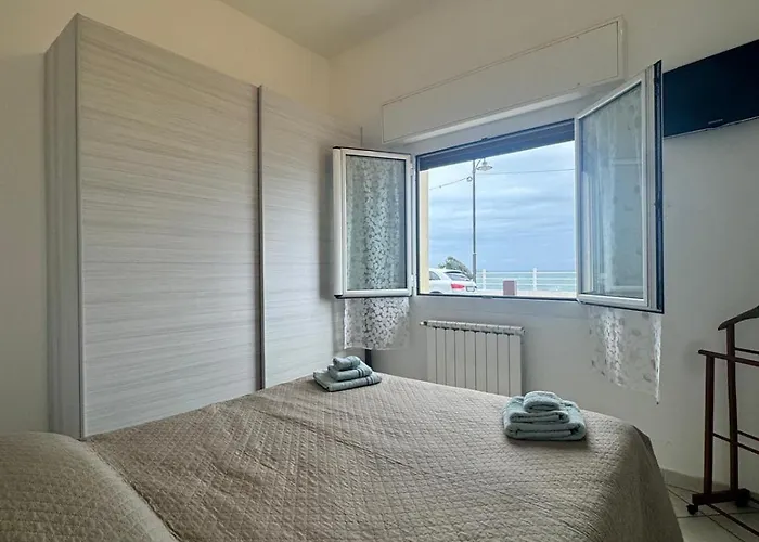 Casa Mare - Bilocale Sul Lungomare Di * Santo Stefano al Mare
