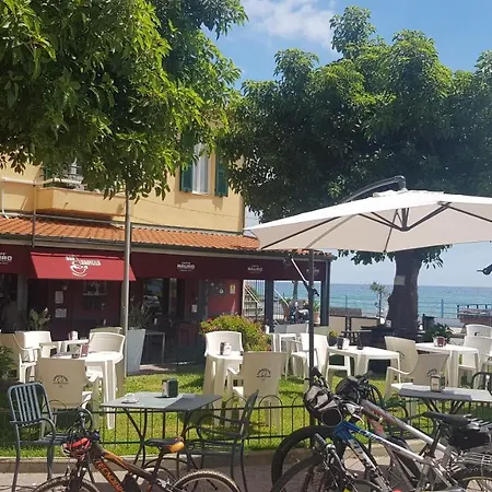 Casa Mare - Bilocale Sul Lungomare Di Apartmán