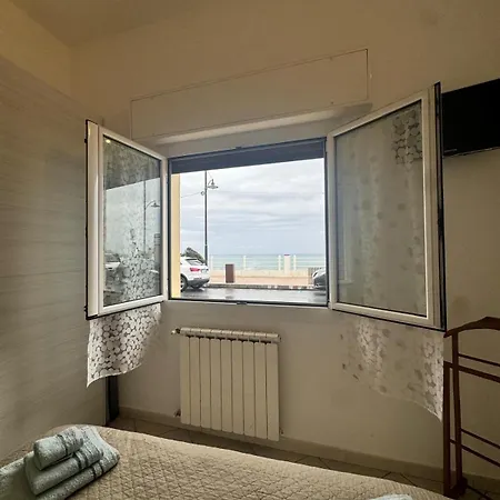 Casa Mare - Bilocale Sul Lungomare Di *
