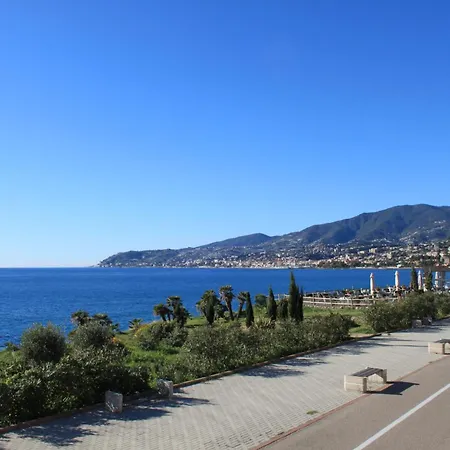 Casa Mare - Bilocale Sul Lungomare Di Apartmán Santo Stefano al Mare