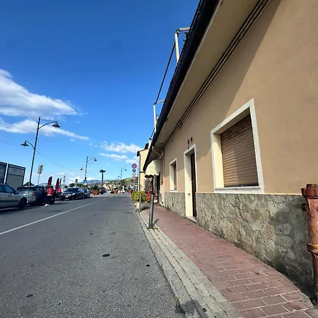 Casa Mare - Bilocale Sul Lungomare Di *